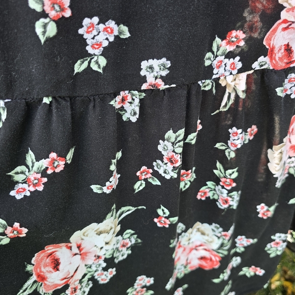 Torrid Floral Black Button-Up Blouse - Picture 7 of 7